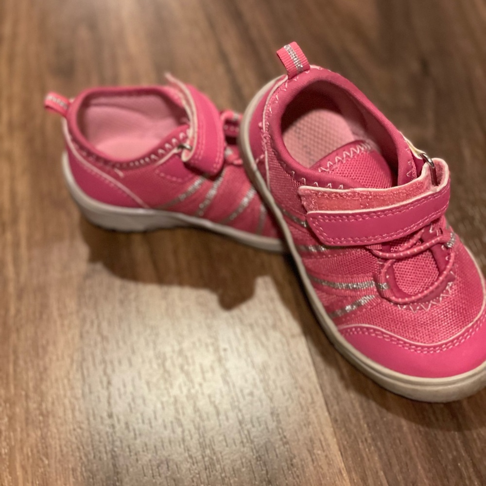 Joe Fresh toddler sneakers. New condition.